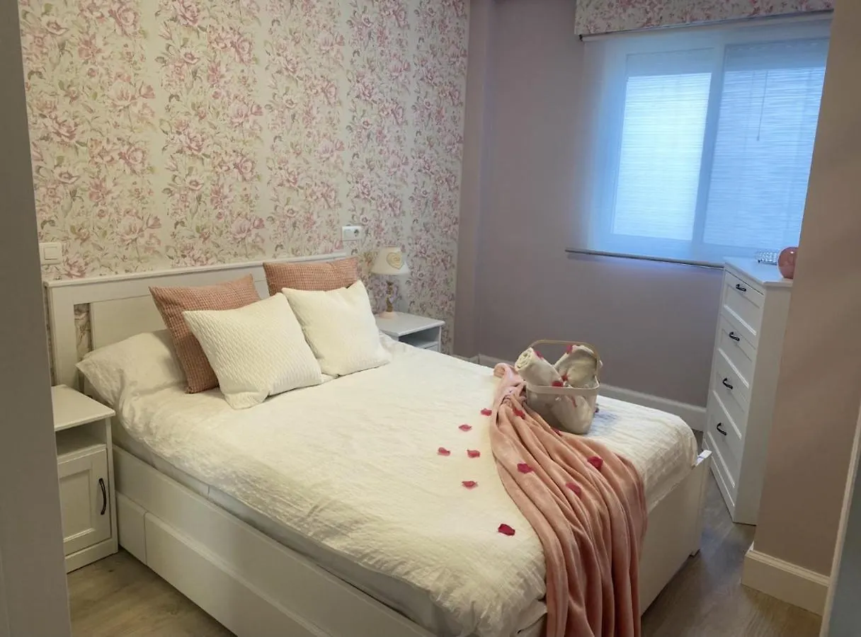 Almeria City View Apartment: Jacuzzi, Terrace & Beach Proximity