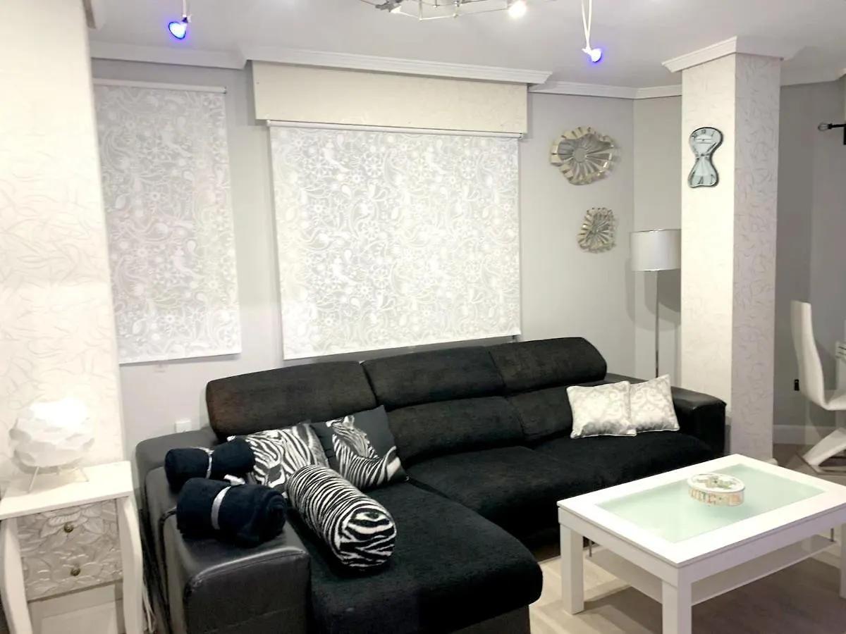 Almeria City View Apartment: Jacuzzi, Terrace & Beach Proximity